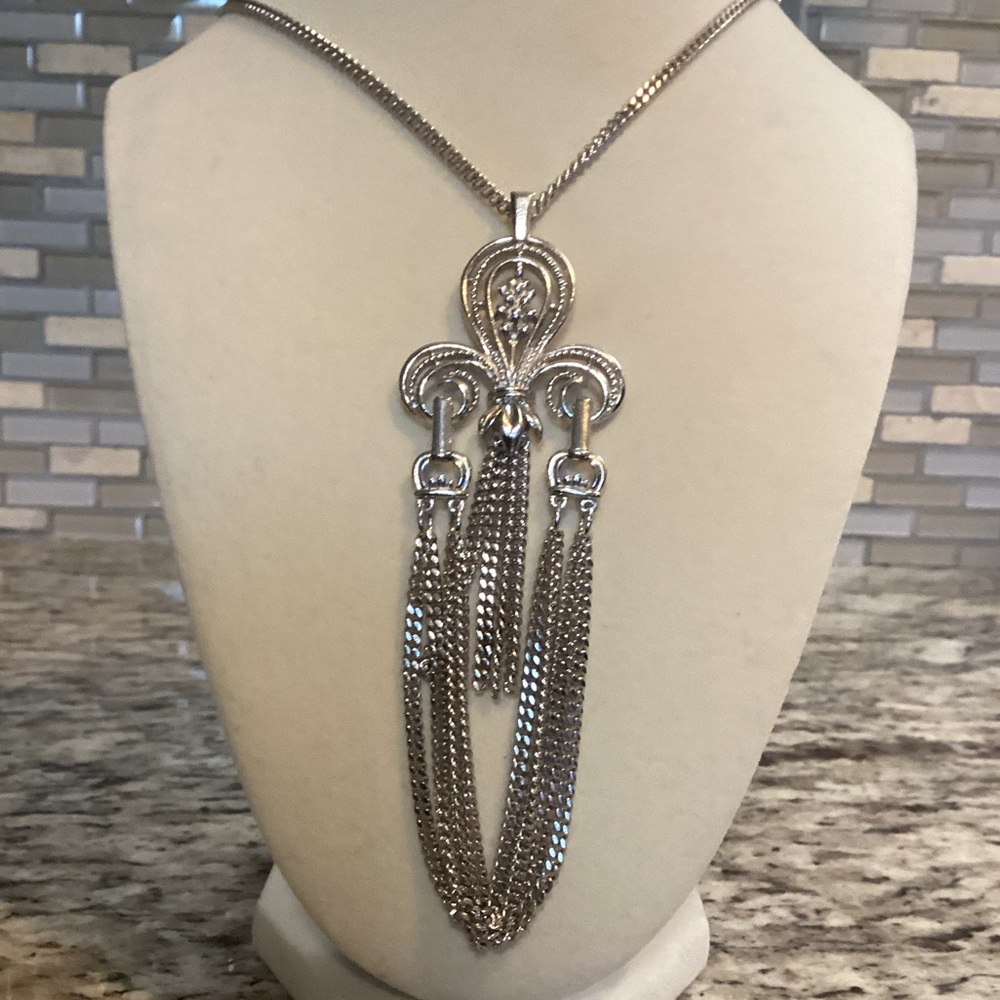 Vintage Sarah Coventry Silver Fleur de Lis Tassel Necklace